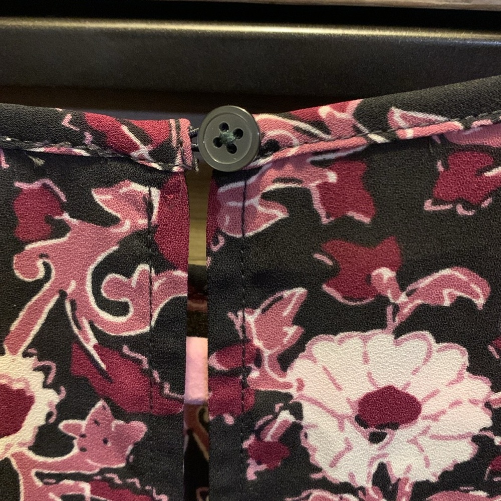 Classic Ann Taylor LOFT Outlet Top - Picture 3 of 7